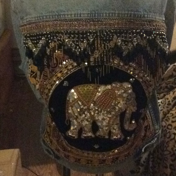 Embellished Boho Levi jean jacket runs big - Picture 3 of 5